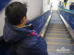 老人自制简易电梯上五楼，居委会积极回应